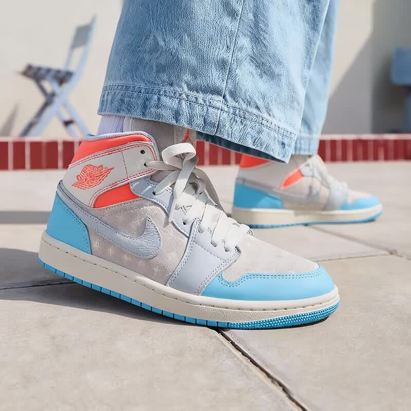 Повседневные кроссовки Jordan AJ1 Mid Women EU 40.5