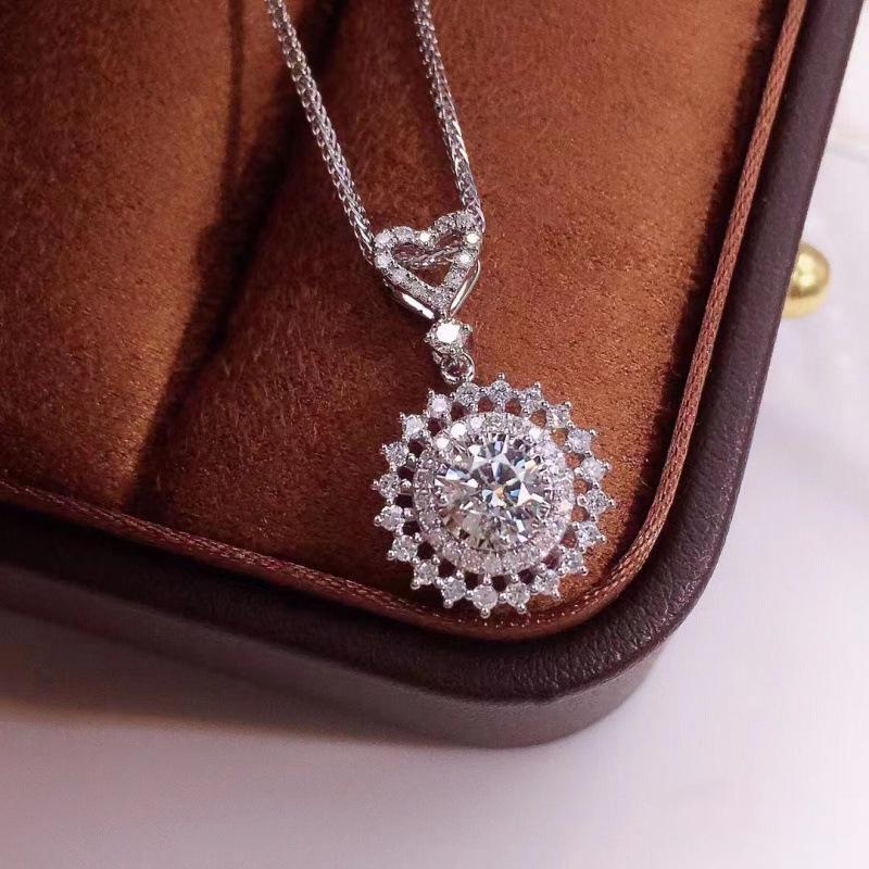 Women s Zirconia Heart Pendant Necklace - Korean Niche Clavicle Chain, Light Luxury Feel