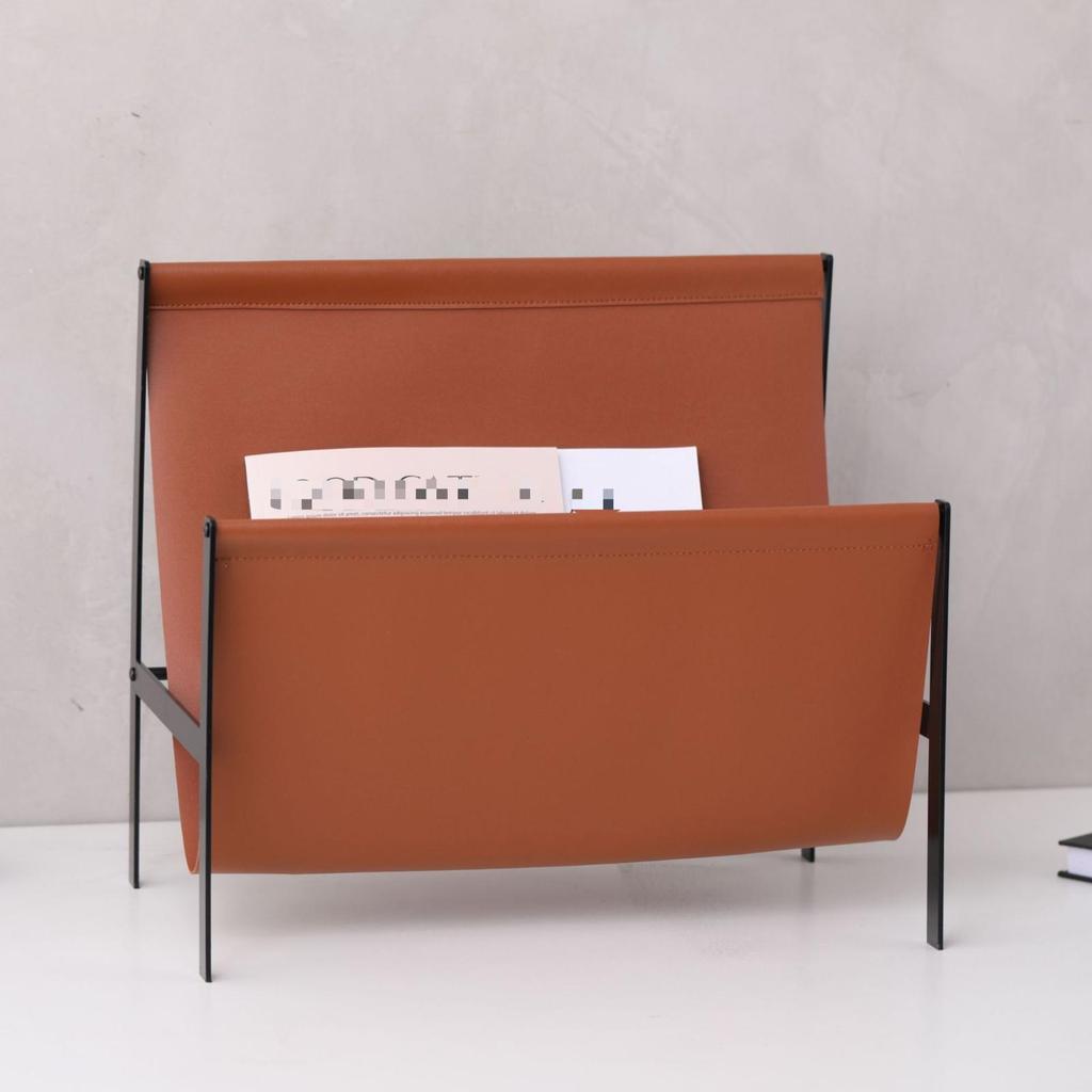 Portariviste in Metallo Design Inclinato Base a Quattro Gambe in Pelle