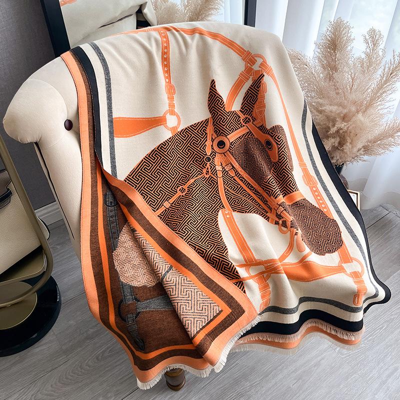 

Лошади Универсальный Темперамент Осенне-Зимний Утепленный Шарф Длинная Накидка с Бахромой Жаккардовый Кейп Женский 180cm бежевый