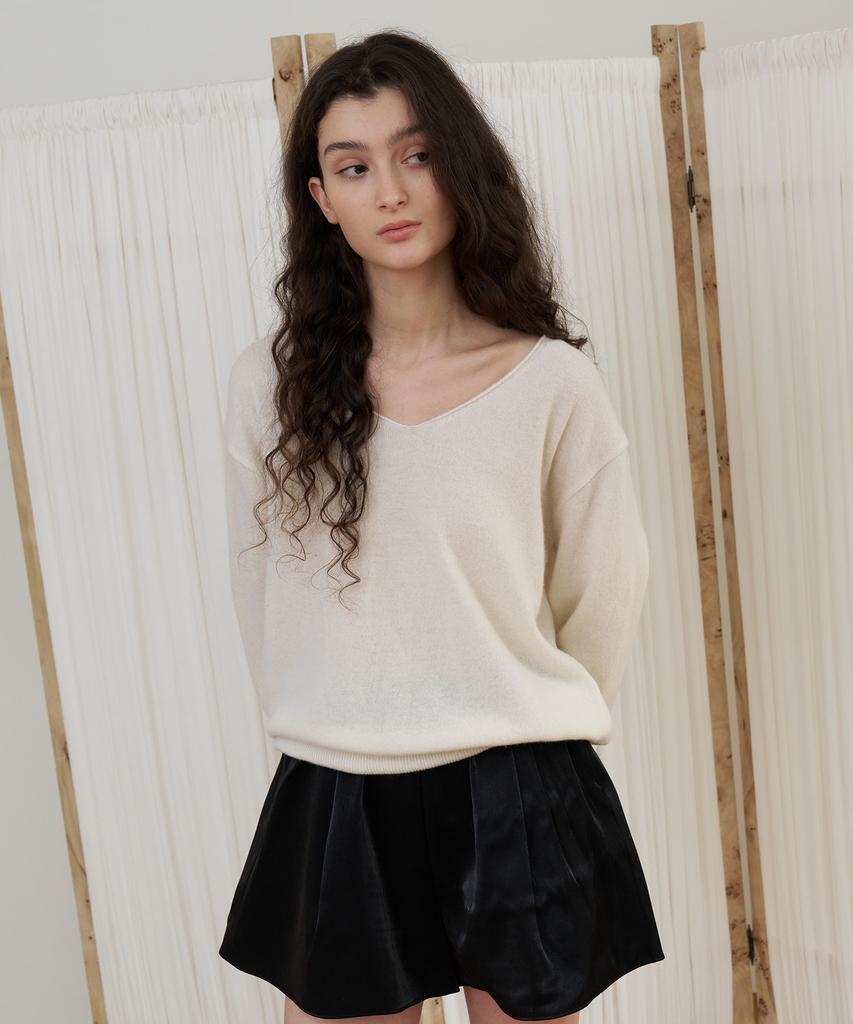 POETSEOUL Sign V-Neck Knit_Ivory
