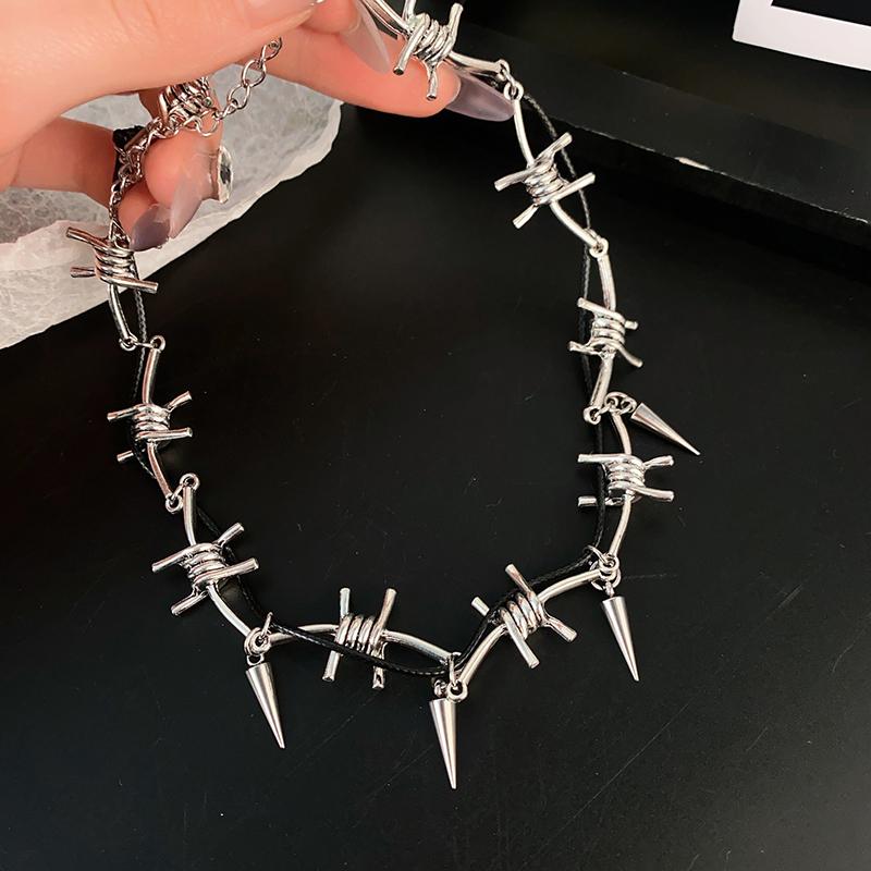 Punk Metall Dorn Nieten Choker Halskette für Männer Frauen Gothic Hip Hop Doppellagige Schlüsselbeinkette Halskette Y2K Schmuck Accessoires