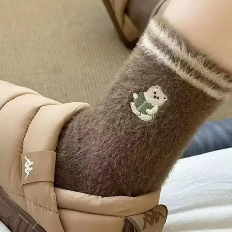 4 Pairs of Thick and Warm Cartoon Animal Bow Pattern Mid Tube Socks for Women in Autumn and Winter Suitable for Indoor Home Wear