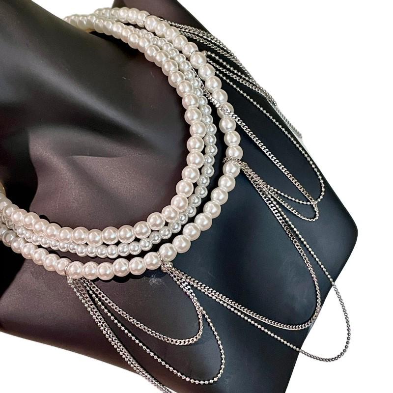 Elegante Perlenquaste Mehrschichtige Schlüsselbein-Kette: Dreilagige Europäische & Amerikanische Stil Perlen-Choker-Halskette für Damen