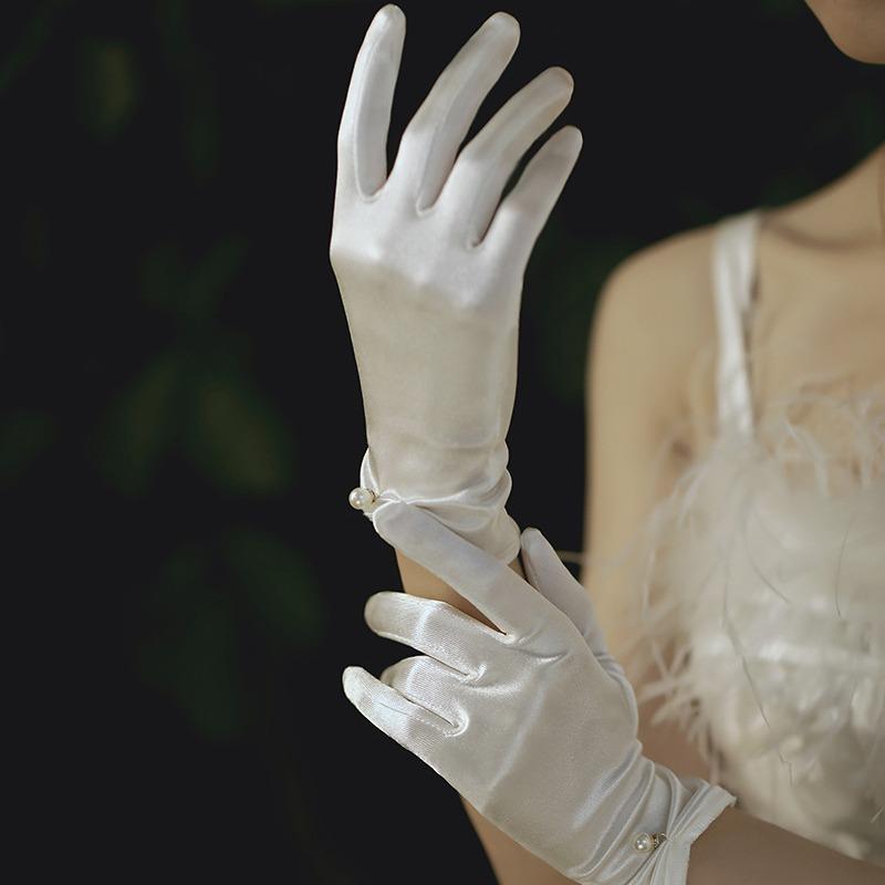 Vintage Wedding Gloves Bride Dress Gloves Satin Short Pearl Pendant Decoration Multicolor Etiquette Gloves Wedding Accessories
