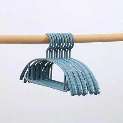 Perchas de plástico, perchas antideslizantes, paquete de 10, perchas que no manchan, perchas para ahorrar espacio, perchas resistentes para colgar ropa seca y húmeda