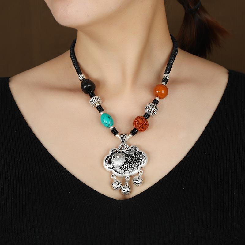 Retro imitation silver jewelry short collarbone chain women's Tibetan silver beeswax necklace sweater chain cotton and linen accessories pendant