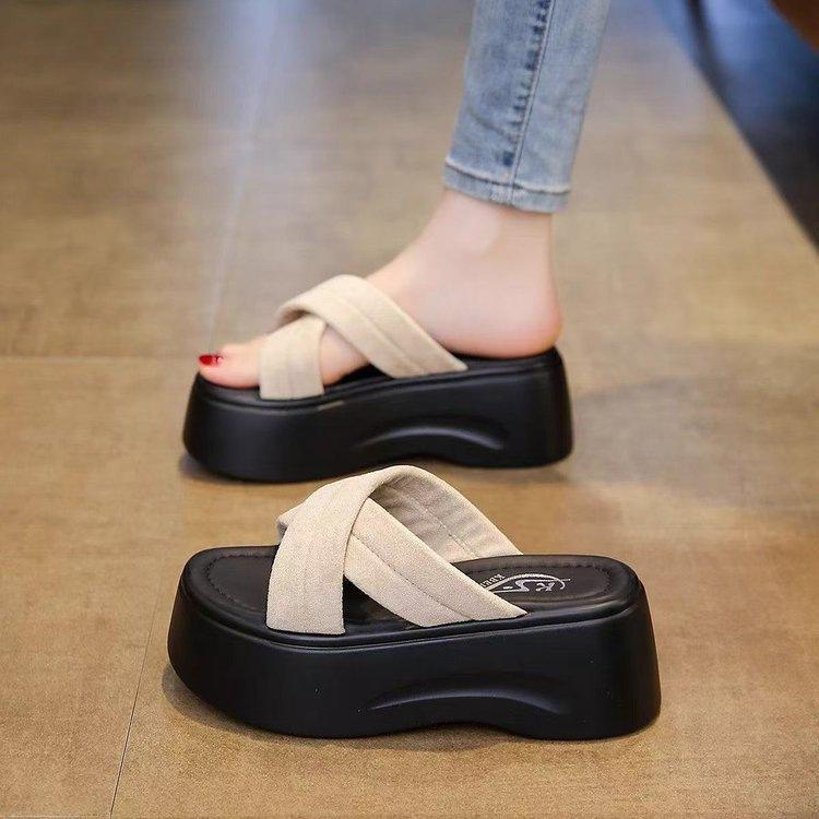 

Крутые шлепанцы на толстой подошве, увеличивающие рост, для летней женской носки 2025, новые мюли на мягкой подошве, шлепанцы на перемычке, в сказочном стиле, повседневная пляжная обувь 40