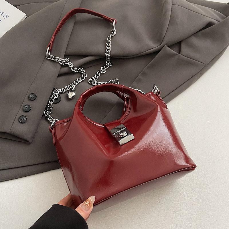 

Trend hot sale retro oil wax leather simple portable shoulder bag fashionable versatile high sense messenger bucket bag woman
