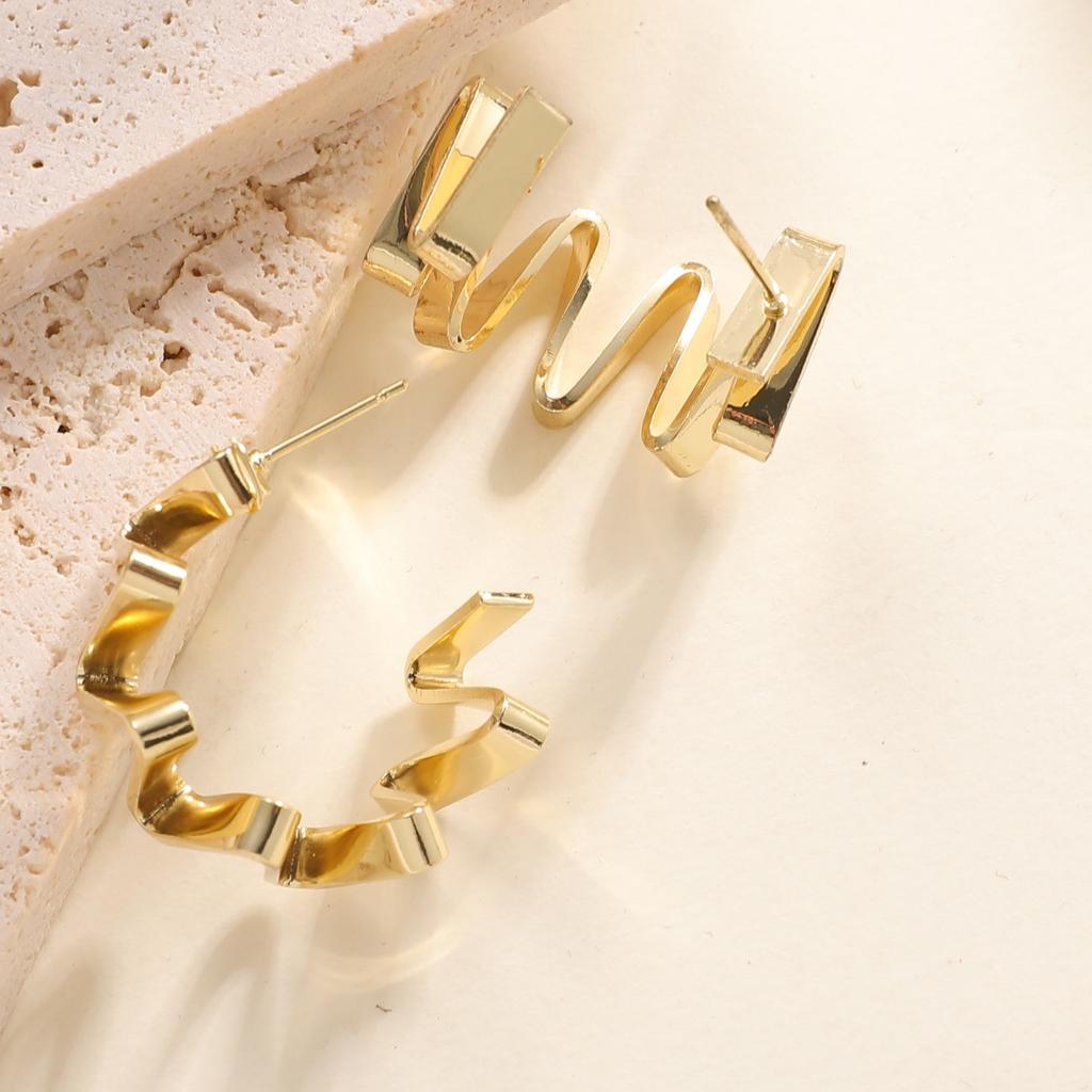 European and American Unique Line Weaving Design Earrings Irregular Geometric Spiral Stud Earrings Popular Women's Jewelry