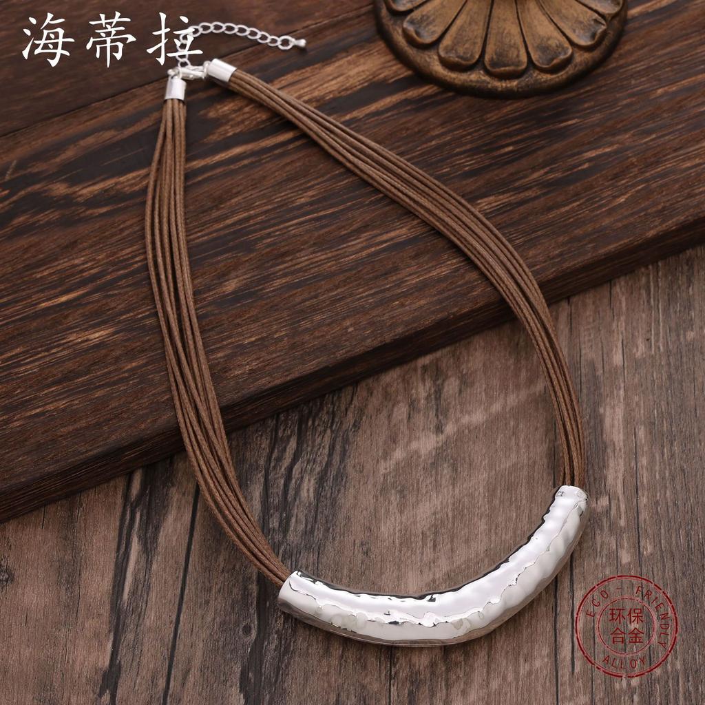 Geometrische Mondsichel Legierung Lederseil Halskette, Böhmische Retro Persönlichkeit Damen Mondsichel Halskette