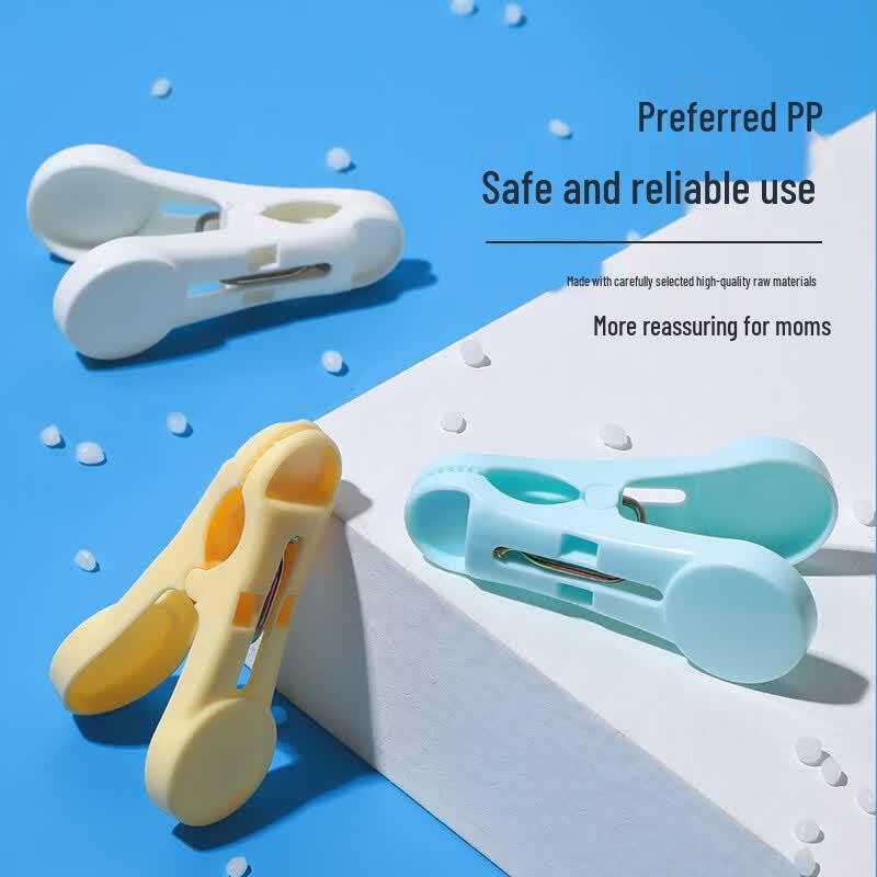 LYNN Plastic Laundry Clips Set