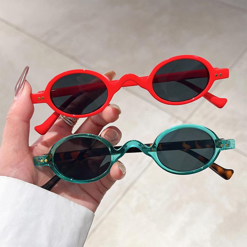 Luxury Brand Designer Oval Sunglasses Women For Men Fashion Vintage Punk Trendy Sun Glasses Small Frame Rivet Hip Hop Shades Uv