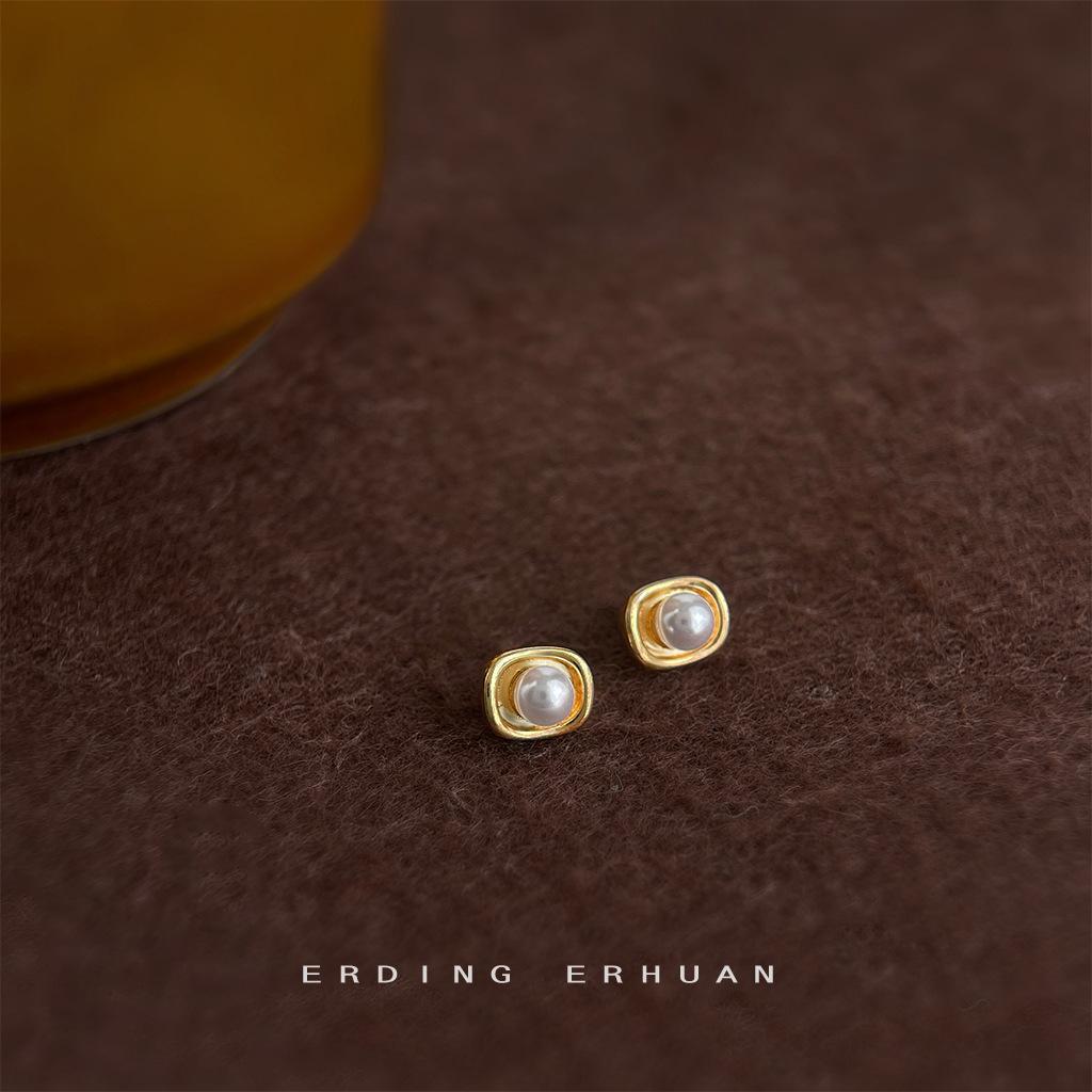 

Mini version of simple and compact gold-plated ingot earrings commuter new earrings jewelry