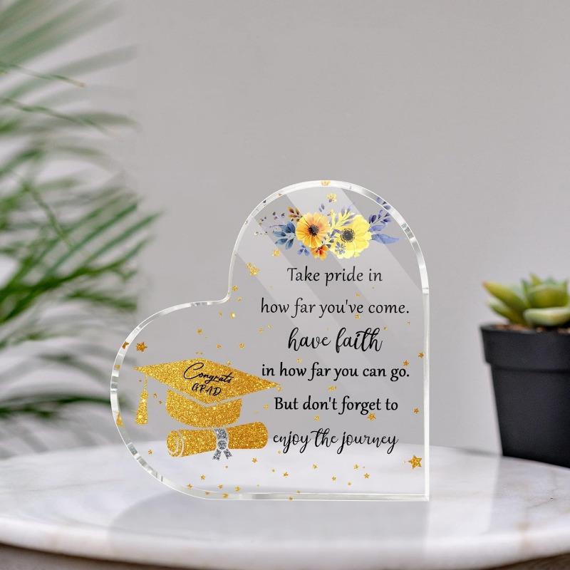 

2025 Graduation Heart - Inspirational Acrylic Keepsake for All Academic Achievements чистый