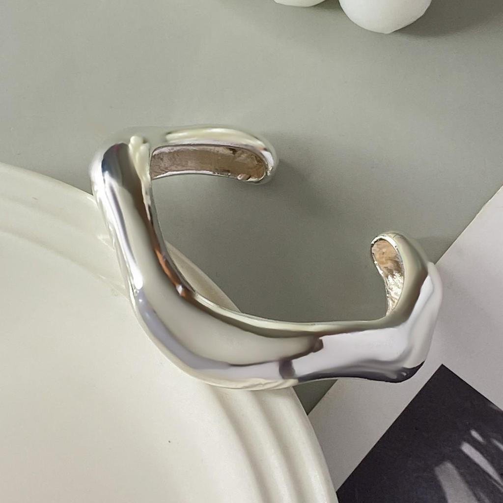 Europäischer & Amerikanischer Punk Metall Offener Armreif: Retro, Breites Unregelmäßiges Armband für Frauen