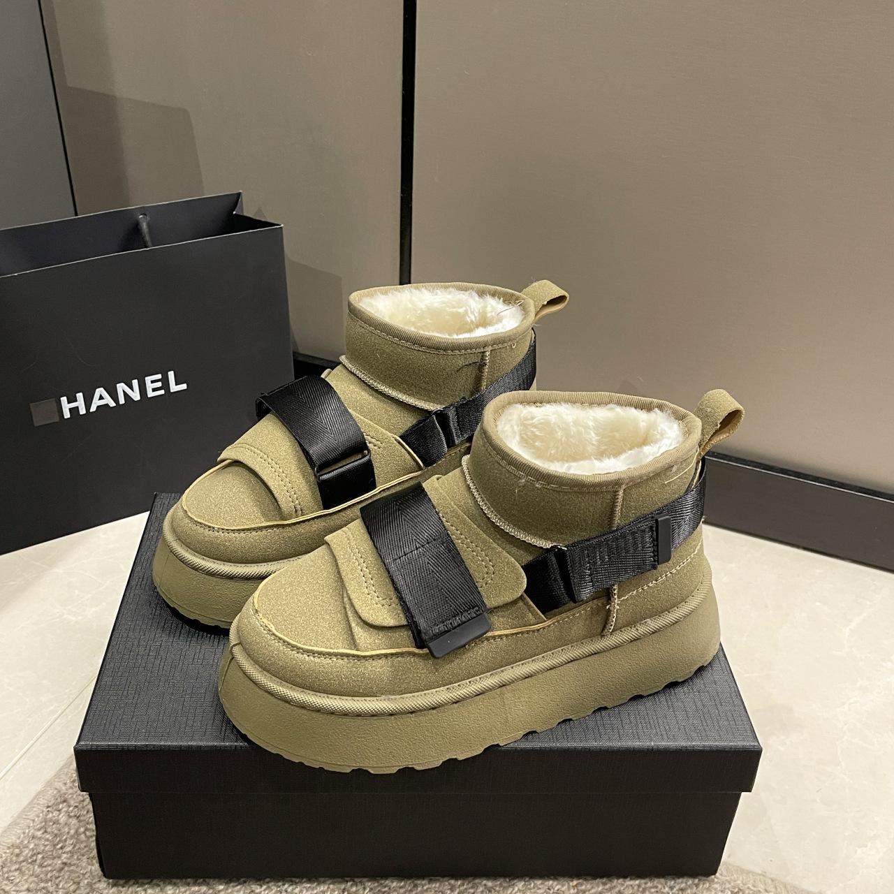 

Snow boots women s autumn and winter fleece thickened warm design sense thick-soled short boots non-slip bread large cotton shoes 35 армія зелений колір