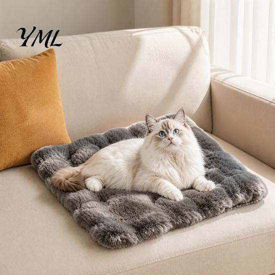 Anti-slip Pet Mat for Puppy Faux Fur Mat, Soft Warm Cat Sleeping Pad with Non-slip Bottom, Cozy Crates Self-Warming Fuzzy Bed Dogs Cats, Machine