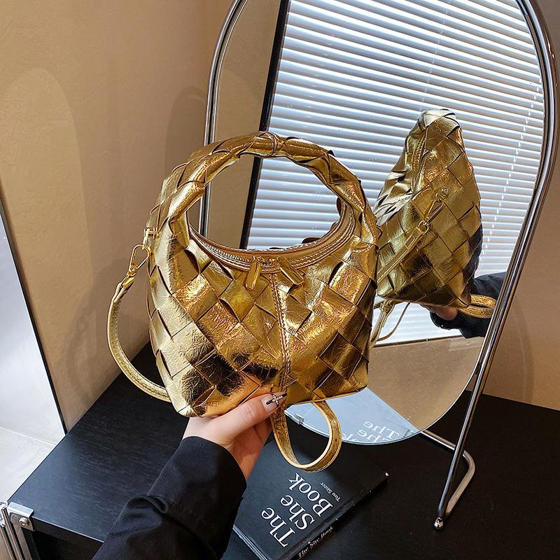 

Xiaoxiangfeng diamond bag 2025 European and American new fashion niche shoulder bag women s versatile messenger dumpling bag tide чорний