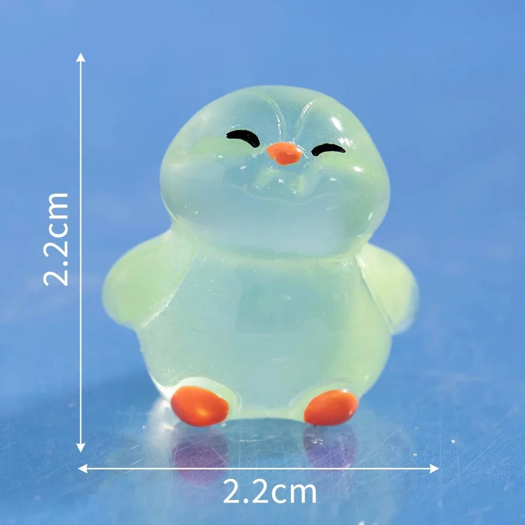 6Pcs Cute Mini Realistic Luminous Penguin Miniatures Figurines Resin Crafts Car Room Tabletop Gardening Ornaments Decoration