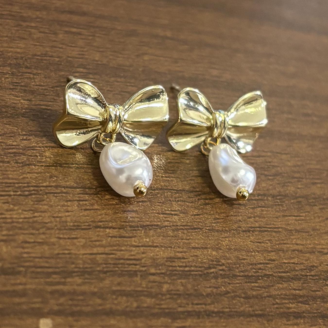 Eco-friendly 14K Gold Bow Baroque Pearl Stud Earrings