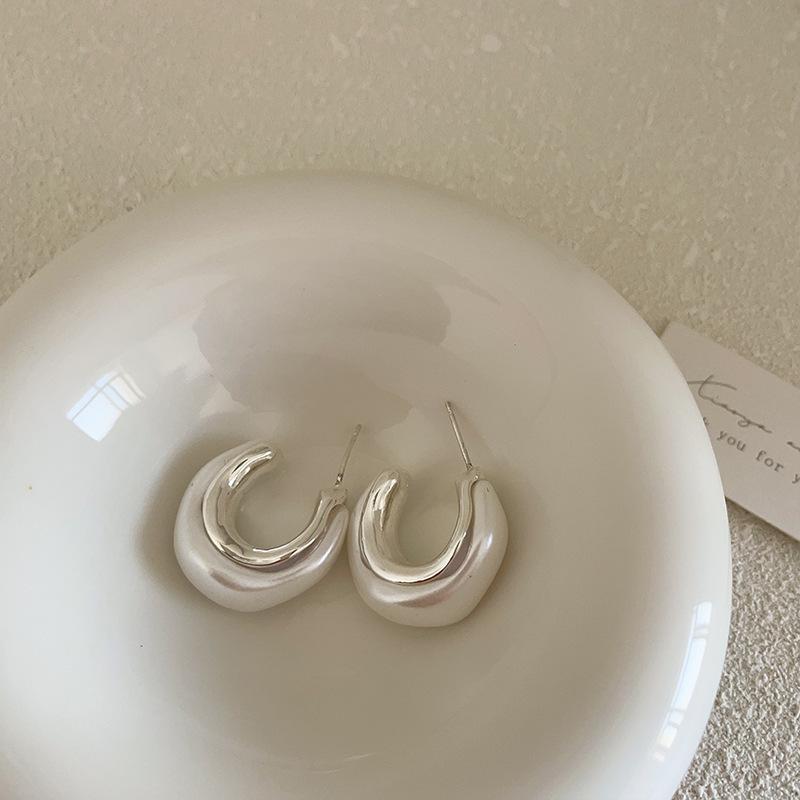 

Шикарные винтажные металлические серьги-гвоздики неправильной формы C-образной формы для женщин, стильный ювелирный аксессуар нетрадиционного дизайна серебряный