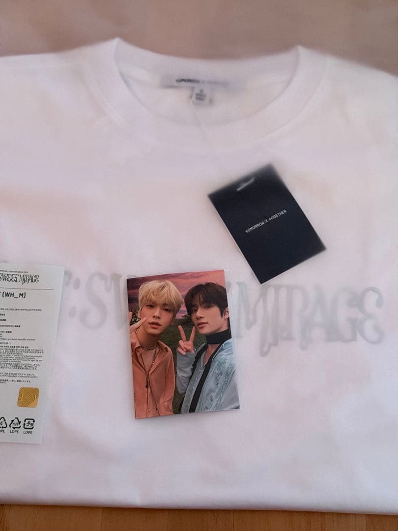 [ИСПОЛЬЗОВАН] TXT ACT: Футболка SWEET MIRAGE с коллекционной карточкой отряда