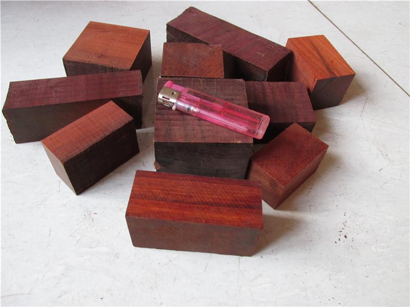 Ausverkauf Buddha-Perlen: Schnitzabfälle aus Palisander und Lila Sandelholz für die Handheld-Praxis