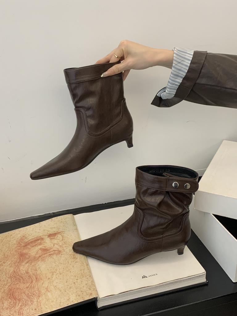 Light luxury niche retro 2025 autumn and winter new women's shoes women's boots foreign trade top leather boots simple western boots