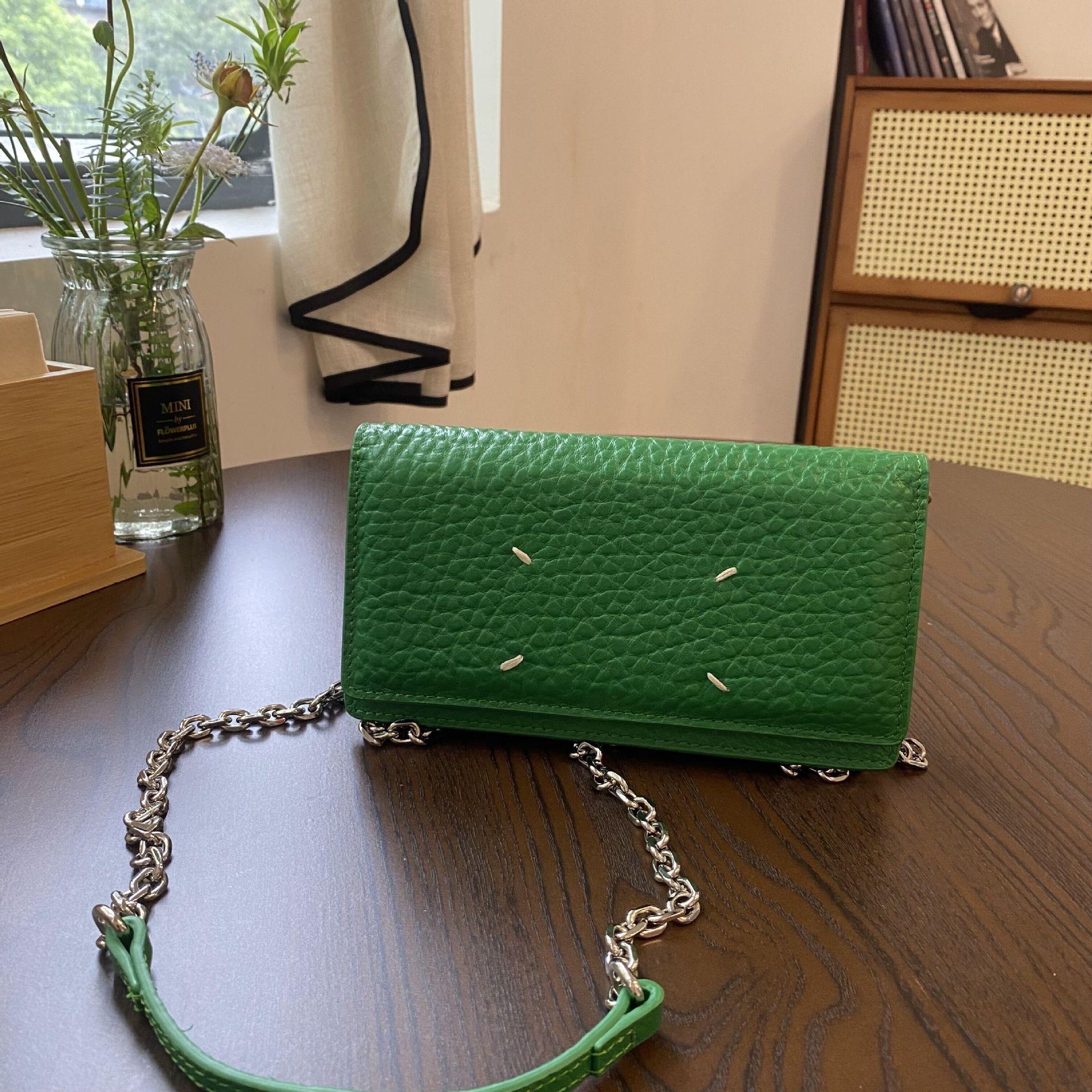 Женская сумка на цепочке из натуральной кожи 2024 г Японский и корейский дизайн первый слой коровьей кожи одно плечо с косой талией модная ниша зелёный 2976₽