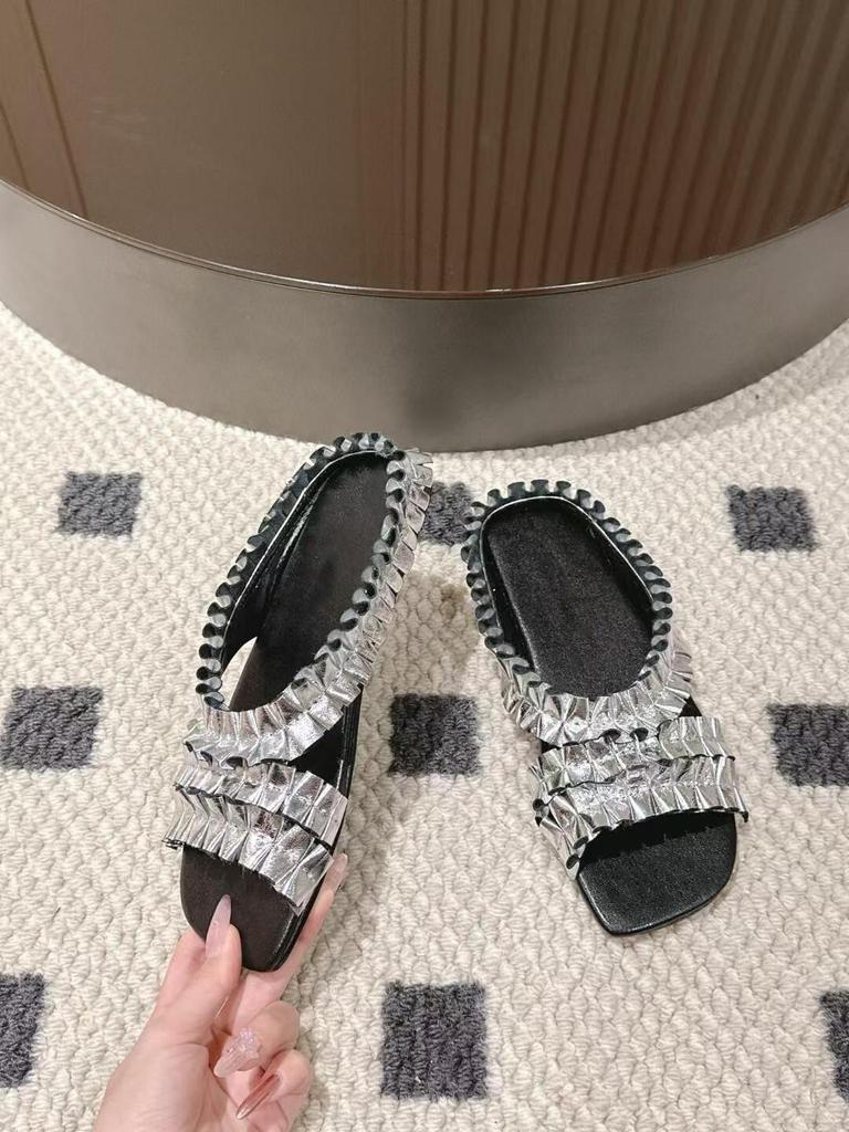 [Spot] Premium handmade pleated niche gold one-word with cool slippers women's new flat open-toed sandals