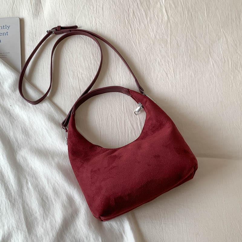 Large Capacity Small Square Bag New Autumn Fashion Retro Shoulder Bag High Value Simple Commuter Bag