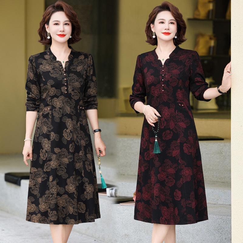 Elegant Plus Size Jacquard V-neck Dress for Middle-aged Women - Flattering, Slimming, and Long-sleeved for Spring and Fall