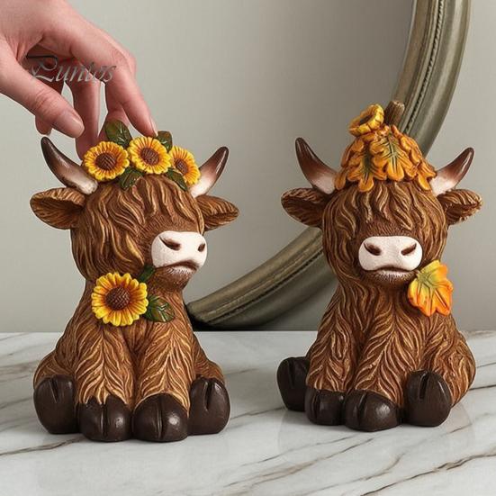 Lifelike Animal Shape Ornaments Highland Cow Garden Statue, Cute Resin Figurine Outdoor Indoor Fall Theme Window Display Table Desk Decor, Gift