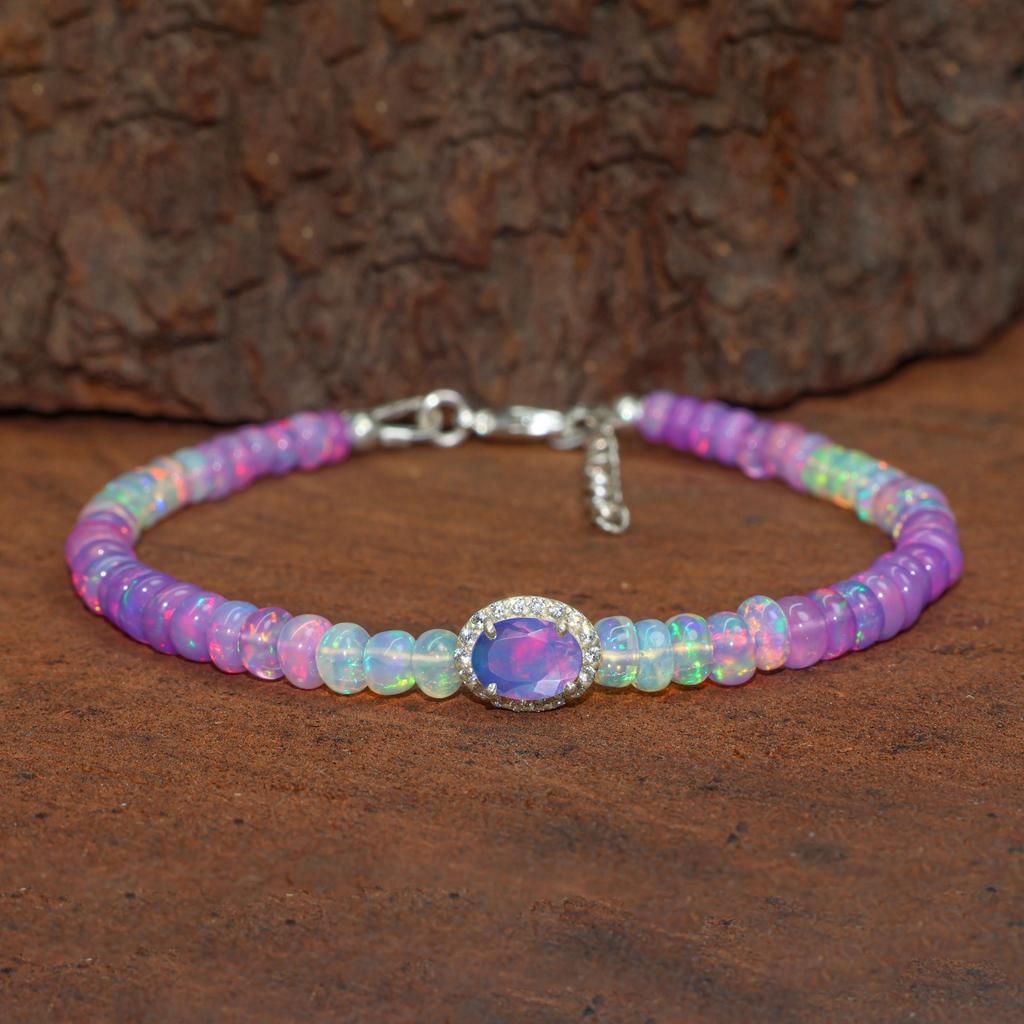 Bracciale con charm in perle di opale viola liscio, Bracciale dorato con charm ovale in opale viola, Braccialetto delicato, Pietra di nascita di ottobre, Regalo per la moglie