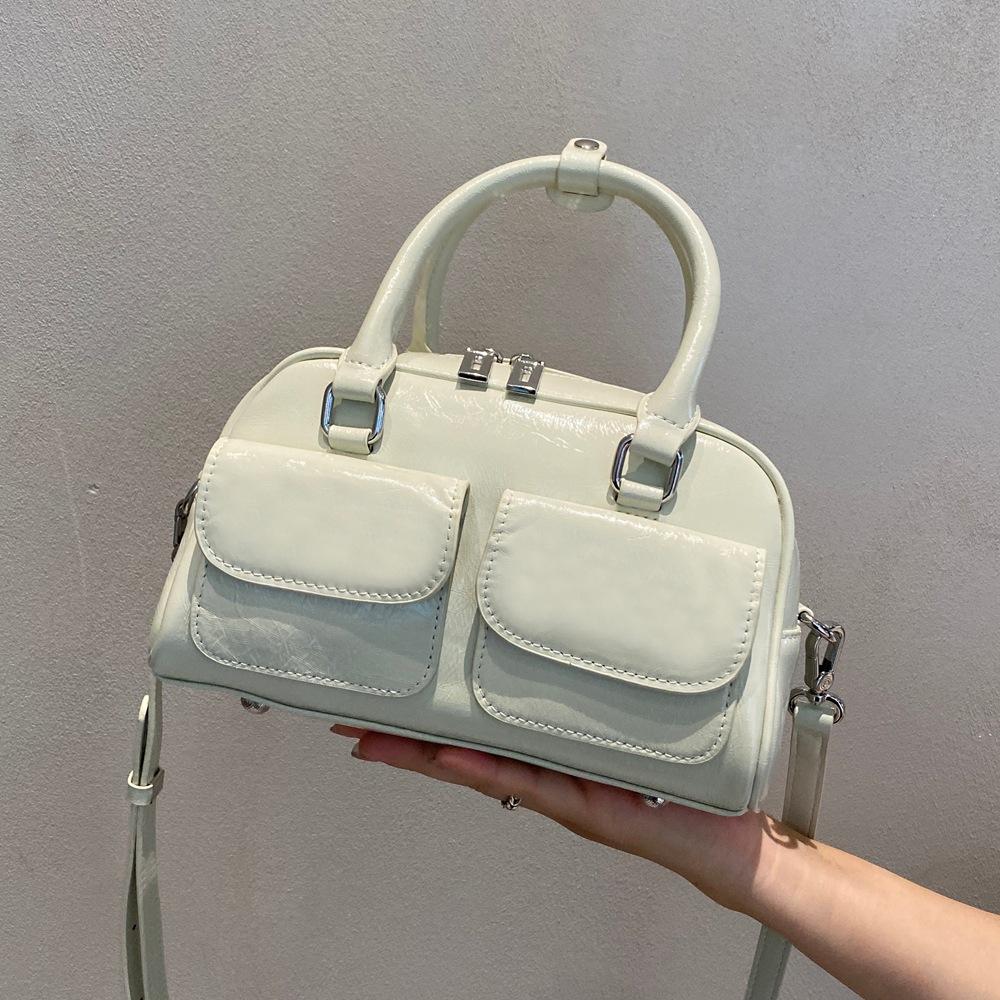 

2026 New Cow Leather Handbag Woman Fashiable Oilwax Genuine Leather Tote Bag Small Real Cowhide Shoulder or Crossbody Bag