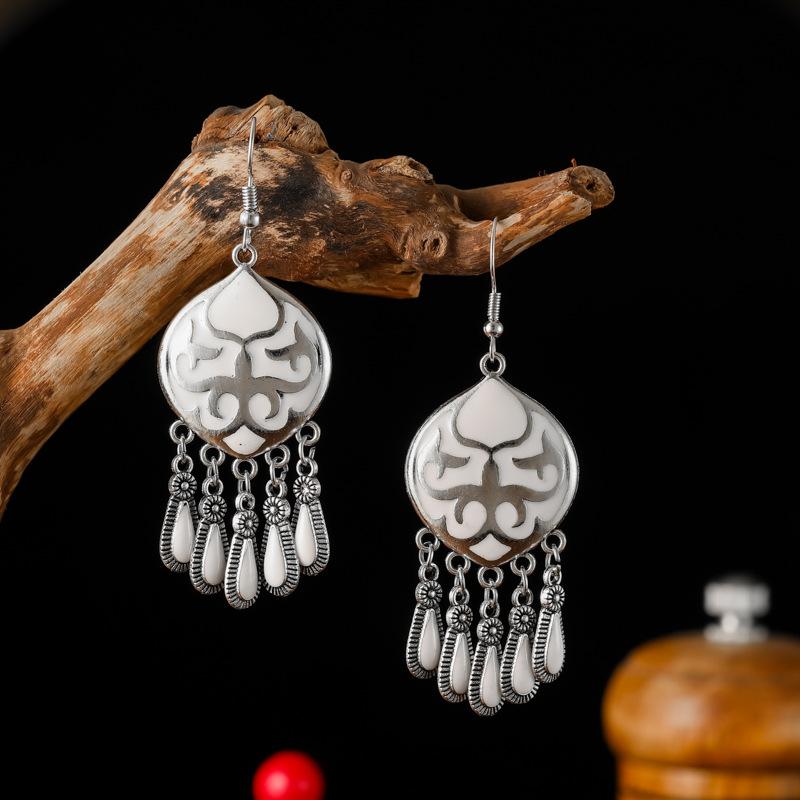 

New Ethnic Fire Totem Earrings for Women Creative Design Short Style Enamel Vintage Water Drop Earrings Party Daily Jewelry белый