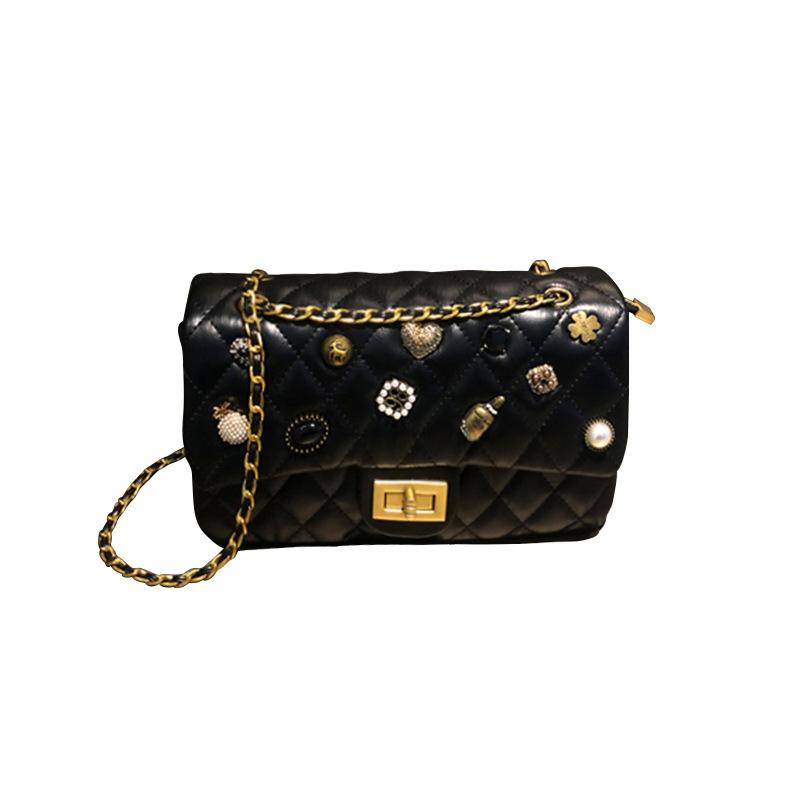 This Small Square Bag with A Stylish Diamond-shaped Chain Is A Versatile and Elegant Single-shoulder Crossbody Bag