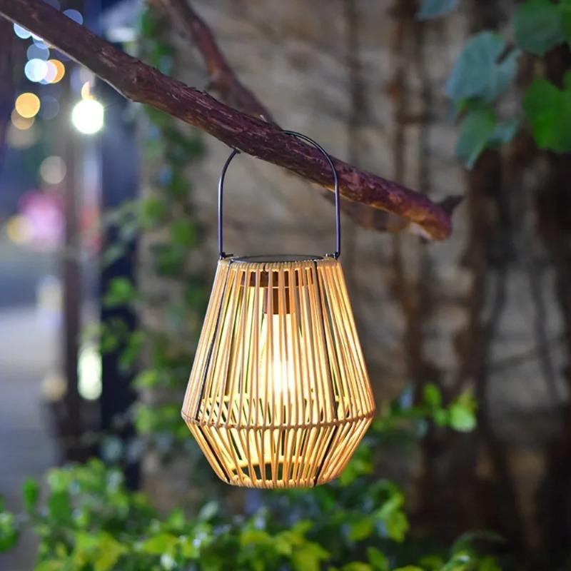 Solarbetriebene Rattan-Bambus-Laterne IP65 Wasserdichte Hänge- & Steh-Dekorationsleuchte für Balkon Terrasse Hof Garten Außenbereich