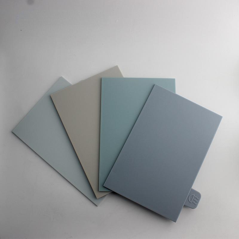 

4 шт./комплект, набор разделочных досок из толстого пластика, антибактериальные, нескользящие, набор разделочных досок разного цвета с держателем