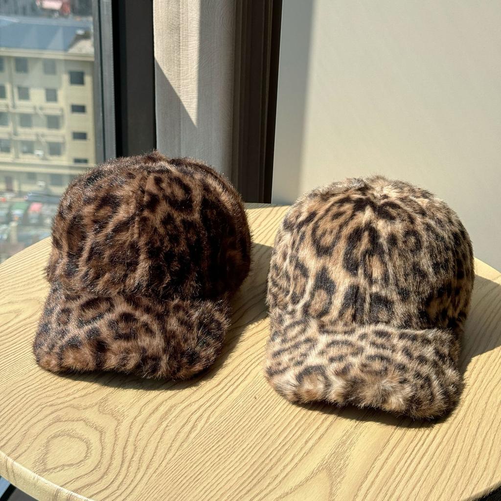 Korean-style leopard print baseball cap for women, warm and versatile for autumn and winter, fashionable and trendy, makes the face look smaller,