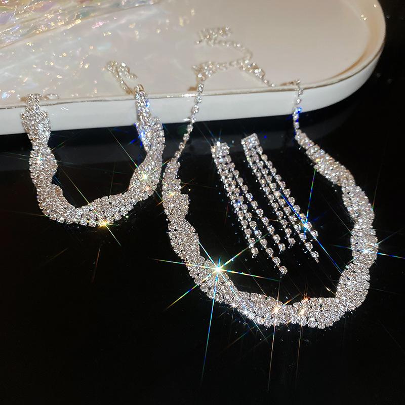 Light luxury diamond-encrusted water drop necklace, fashionable personality, heavy industry neck chain, bridal evening dress, high-end accessories