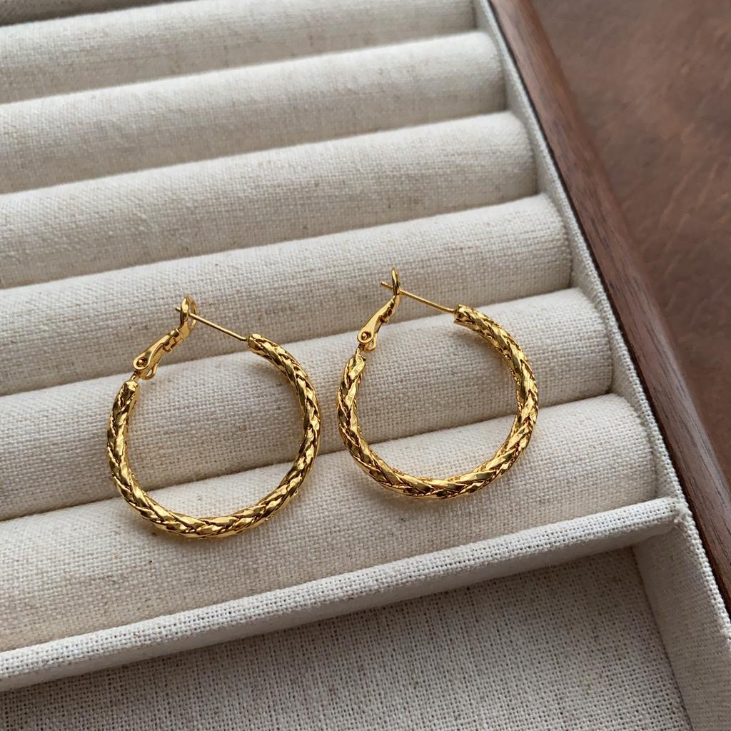 Classic Minimalist Woven Earrings Ear Buckles Light Luxury Fashion Retro Niche Personality Premium Daily Commuter Earrings
