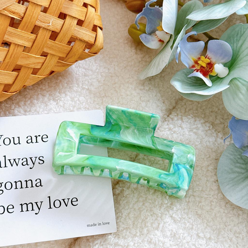 Elegant Resin Hair Claw Clip In Unique Floral And Geometric Designs For Women