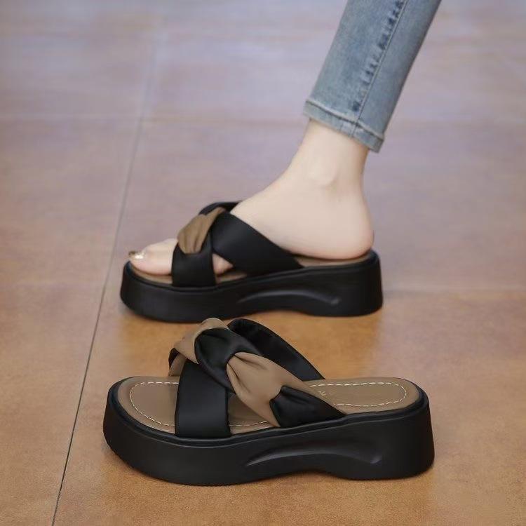 Premium thick-soled cross-cool slippers women's summer wear 2025 new leisure and vacation one-word beach sandals