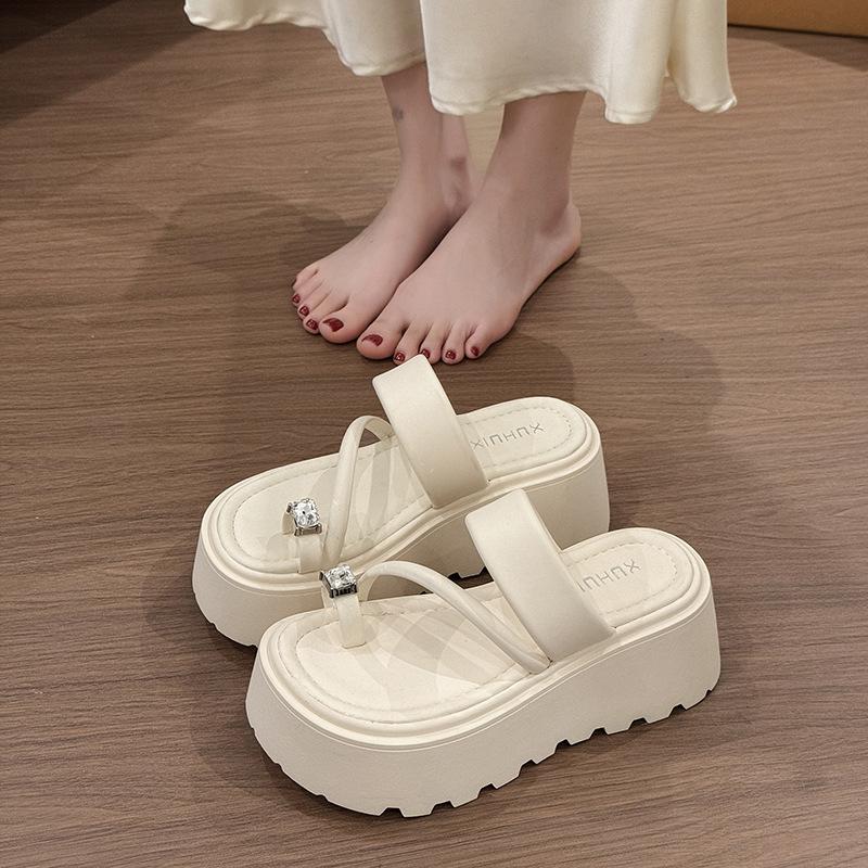Thick-bottomed set of toe cool slippers for women's summer wear 2025 new models with skirts, high-end super fire silver beach one-word drag