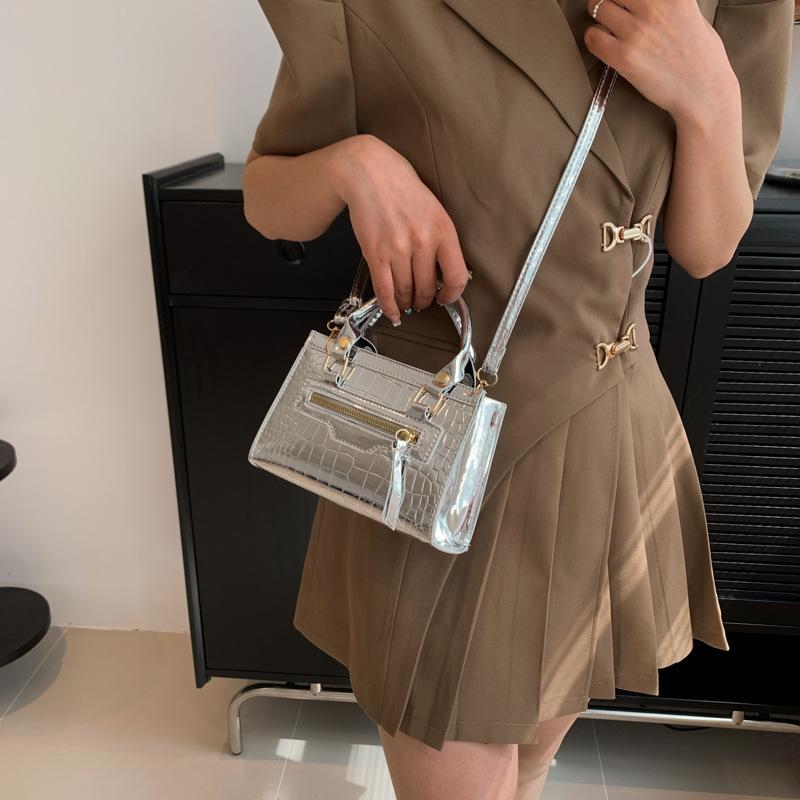 Bag Women's 2025 Summer New Fashion Handbag Trendy Simple Small Satchel Personalized Ins Shoulder Zipper Small Bag