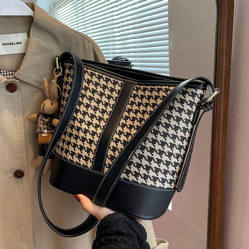 IELGY Ladies Messenger Bag Fashionable All-Match One-Shoulder Checked Bucket Bag