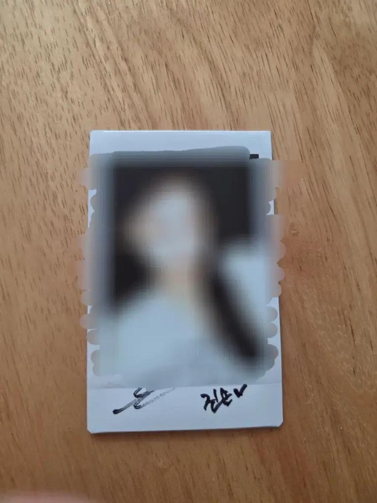 ARTMS Girl of the Month Jin Sol Sign Polaroid