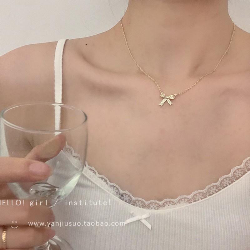 Tide Diamond Bow Necklace, Femininity Niche Design, High-End Light Luxury Collarbone Chain, Girlfriend Pendant.